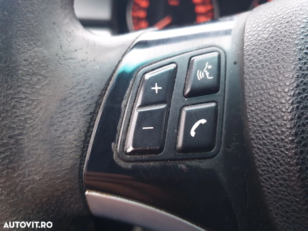 BMW Seria 3 320d DPF Efficient Dynamics Edition - 32