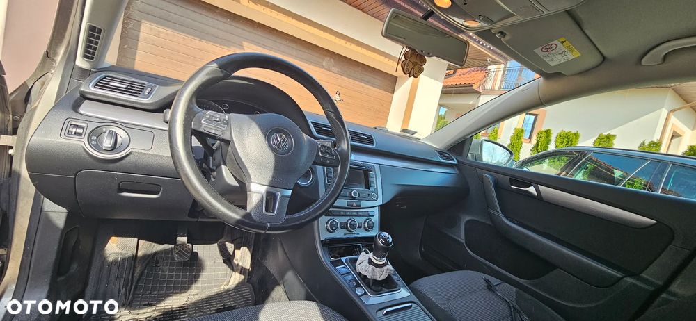 Volkswagen Passat 2.0 TDI Comfortline - 5