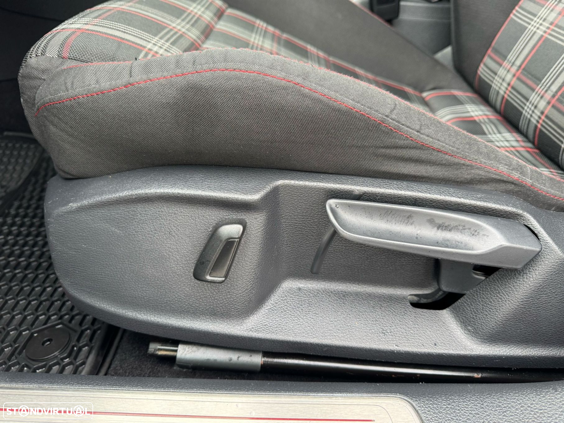 VW Golf 2.0 TSi GTi DSG - 40