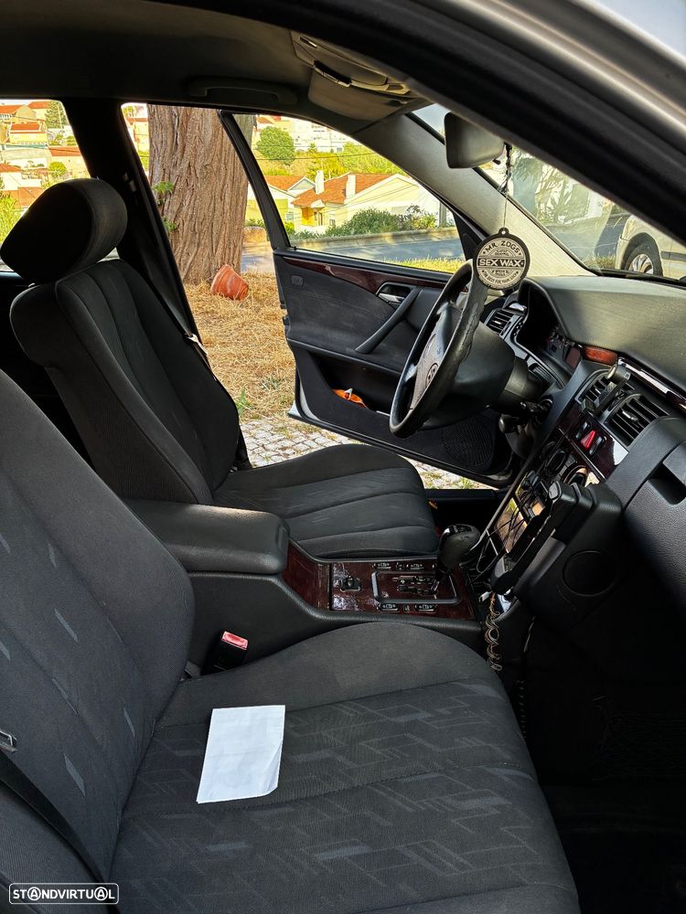 Mercedes-Benz E 220 - 12