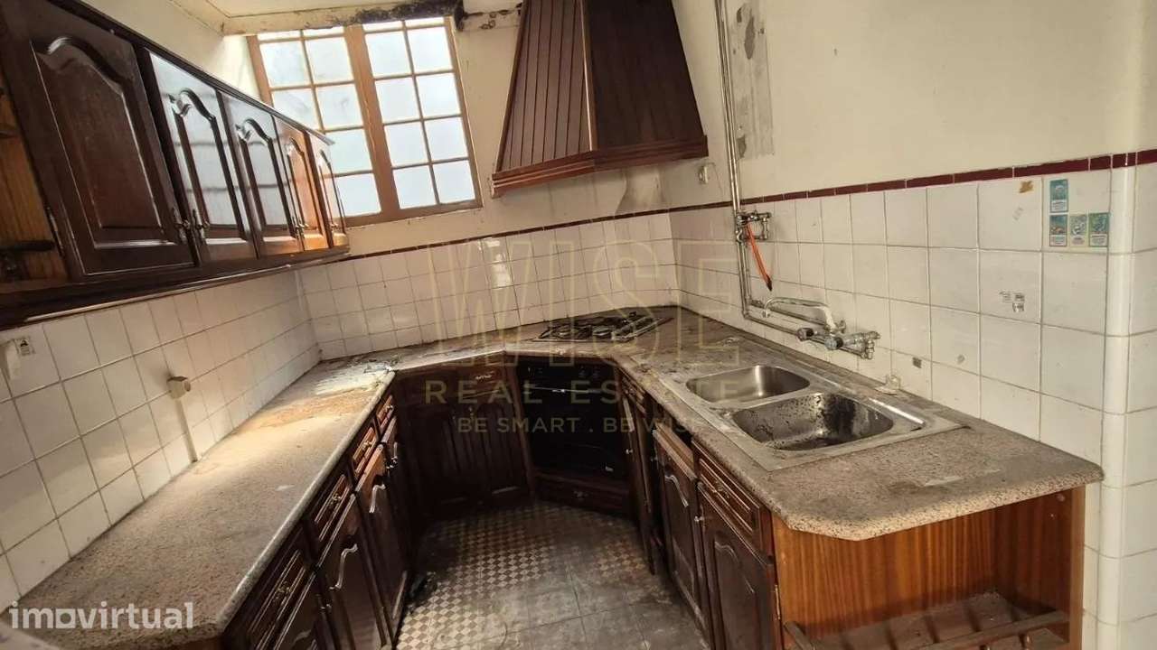 PRÉDIO NA BAIXA EM COIMBRA - Grande imagem: 4/13