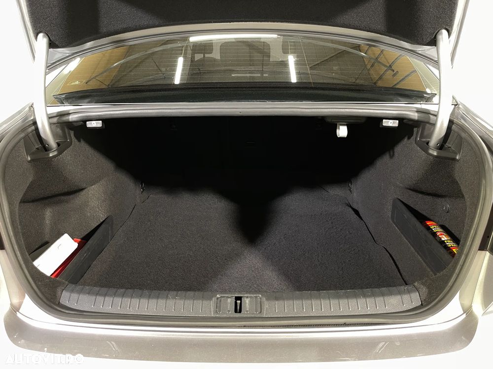 Volkswagen Passat 2.0 TDI DSG 4Mot Highline - 13