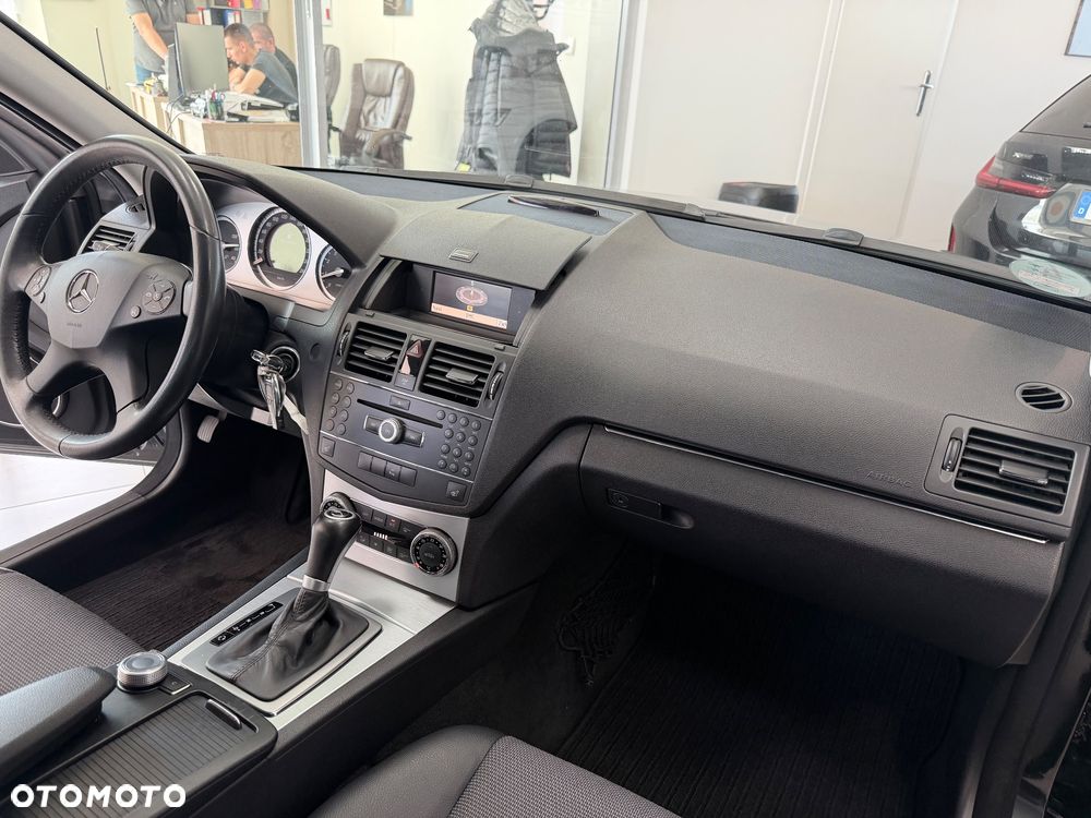Mercedes-Benz Klasa C 280 4Matic Automatik Avantgarde - 24