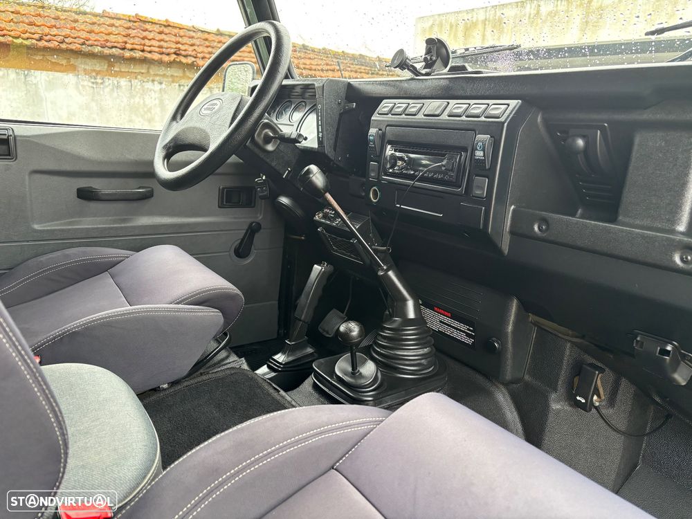 Land Rover Defender 90 2.5 TD5 Metal Top - 29