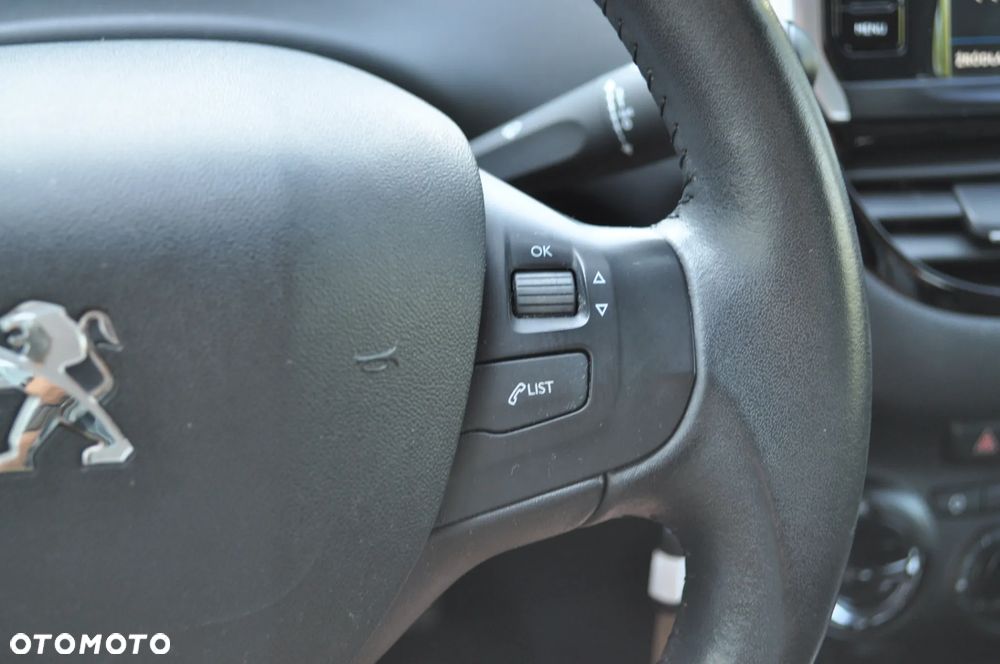 Peugeot 208 - 24