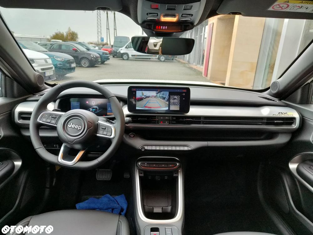 Jeep Avenger 1.2 T3 mHEV Upland 4xe eDCT6 - 13
