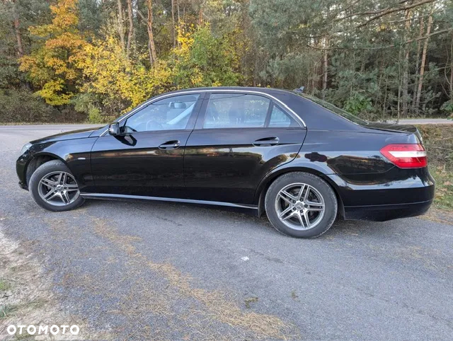 Mercedes-Benz Klasa E 200 CGI BlueEFFICIENCY Automatik - 17