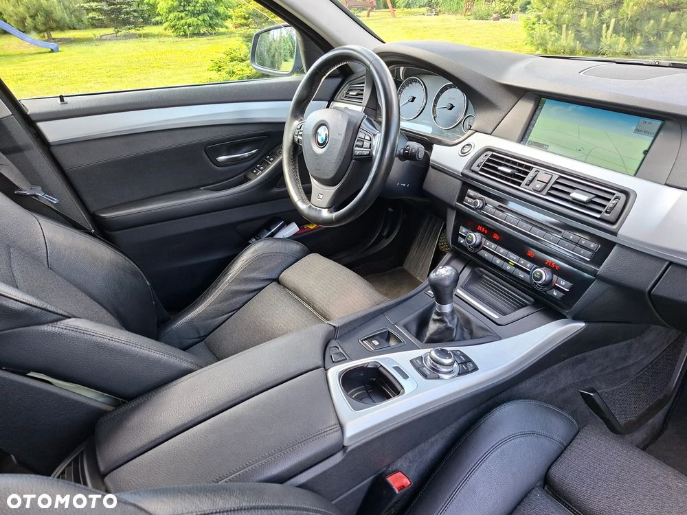 BMW Seria 5 528i - 12