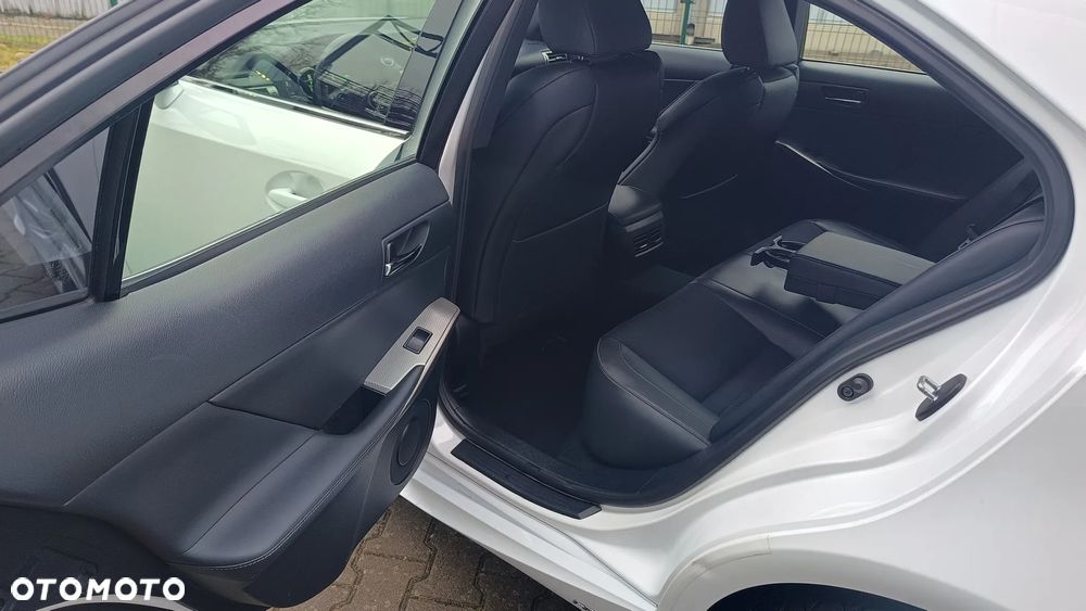 Lexus IS 300h F Sport - 20