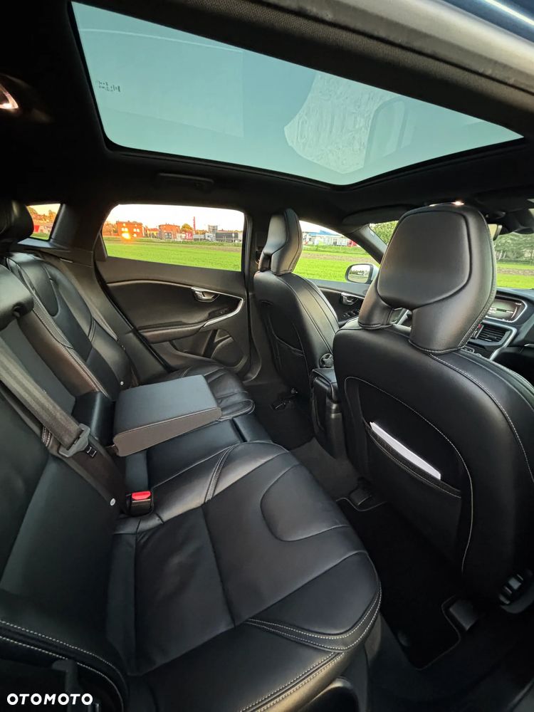 Volvo V40 D3 Drive-E R-Design Kinetic - 23