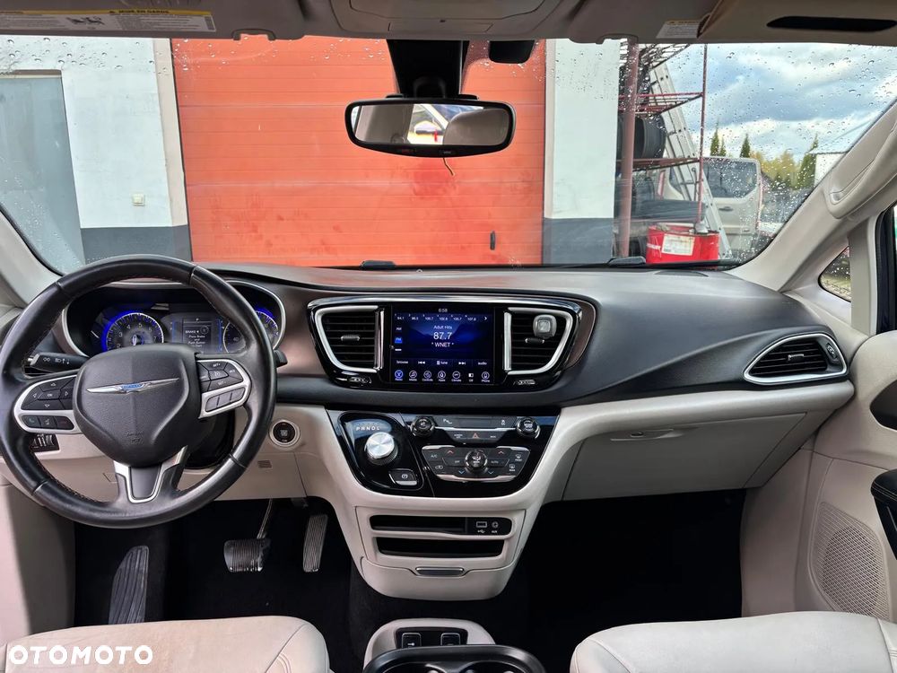 Chrysler Pacifica - 5