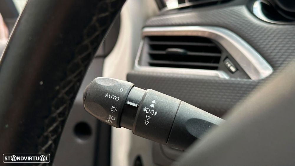 Peugeot 2008 1.2 PureTech Allure EAT6 - 14