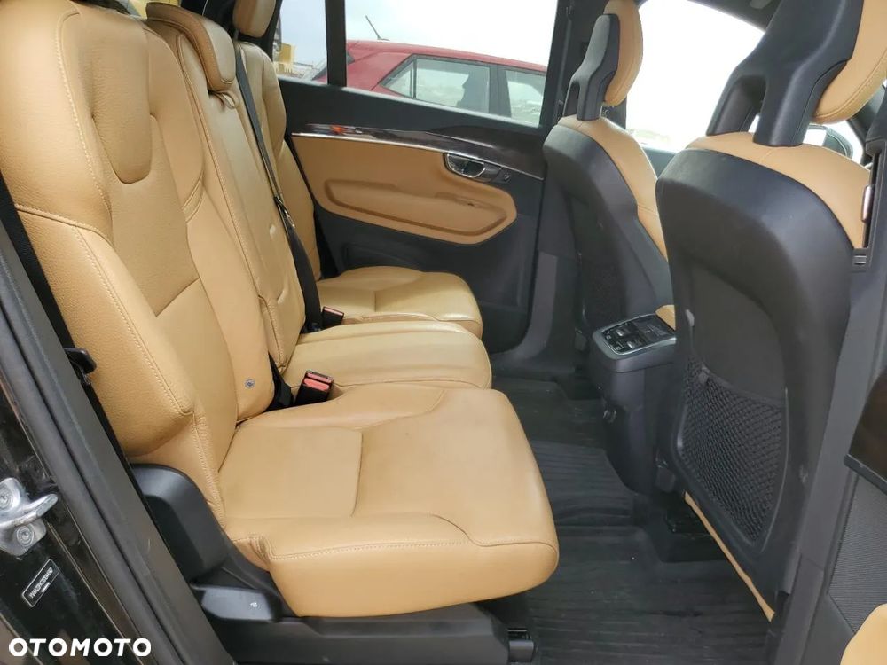 Volvo XC 90 - 9