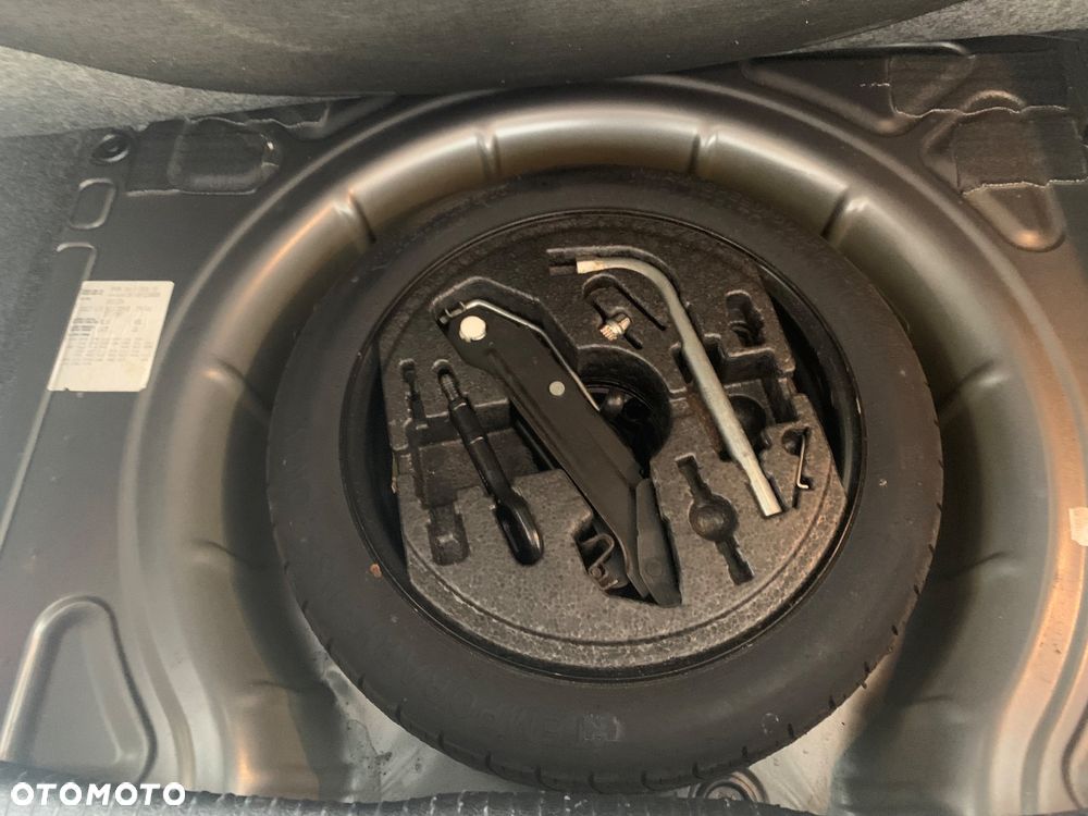 Volkswagen Golf - 22