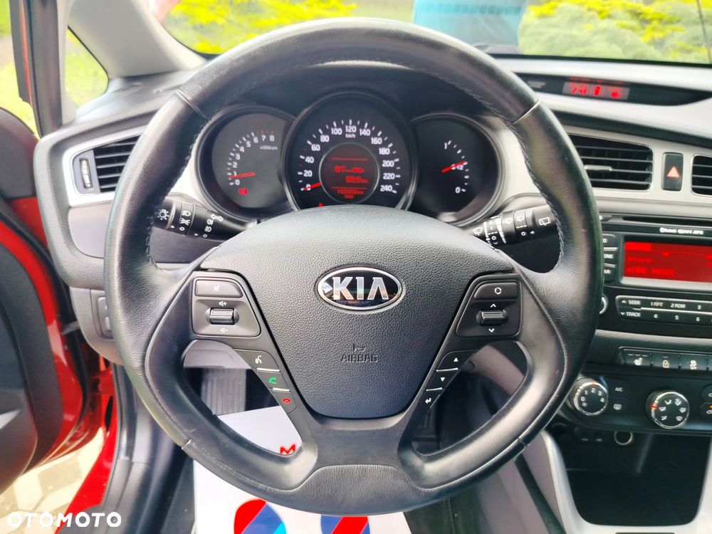 Kia Ceed - 32