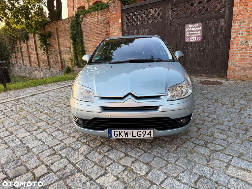 Citroën C4 1.6 16V Confort - 2