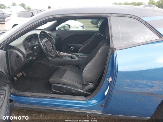 Dodge Challenger - 2