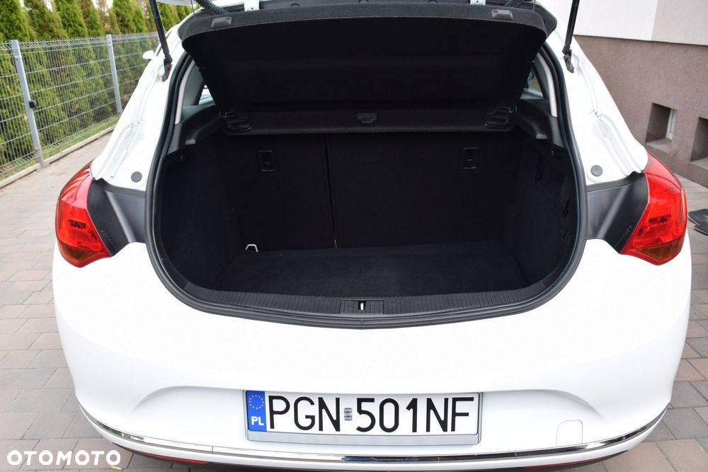 Opel Astra 1.6 Design Edition - 14