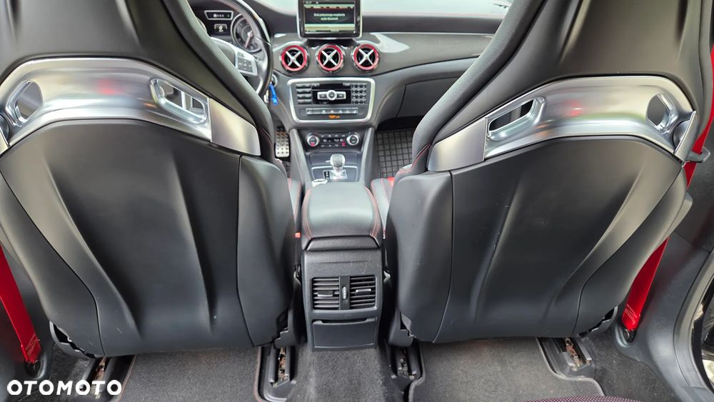 Mercedes-Benz GLA 45 AMG 4-Matic - 24