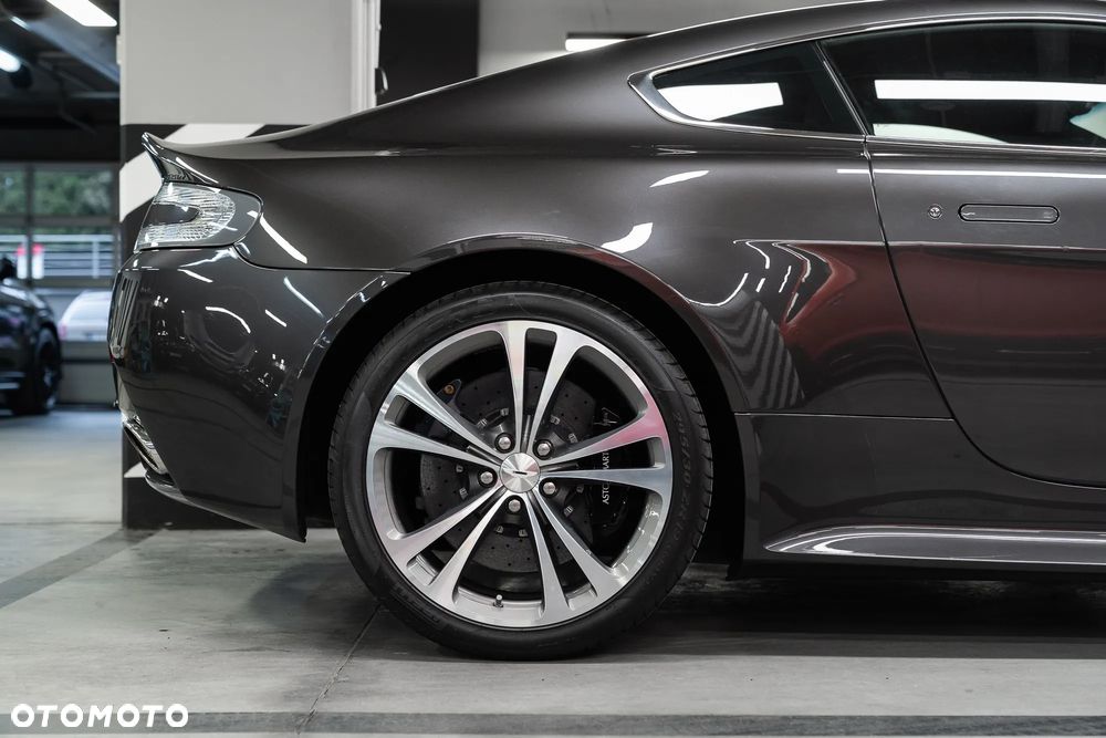 Aston Martin V12 Vantage - 16