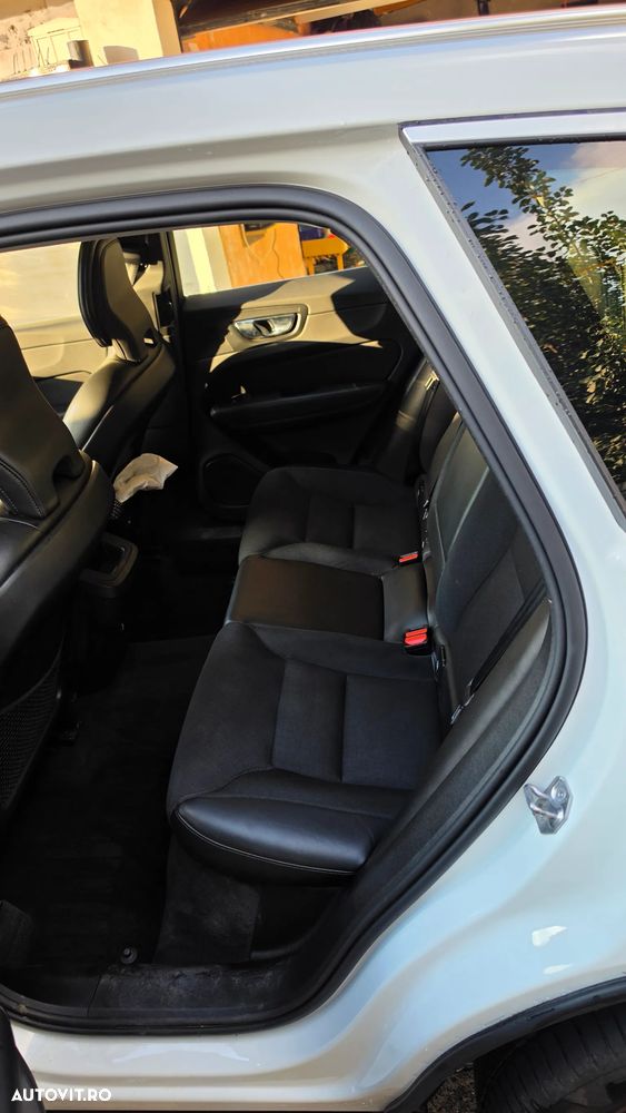 Volvo XC 60 B4 D AWD Geartronic Momentum - 6