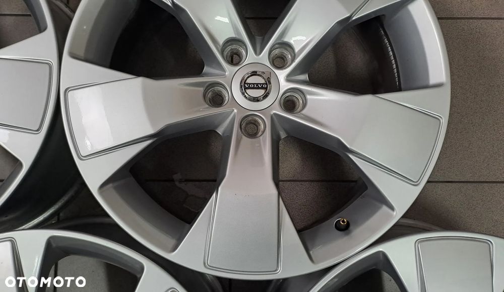 Felgi Aluminiowe 18 Volvo XC 40 5x108 ET 50.5 - 9