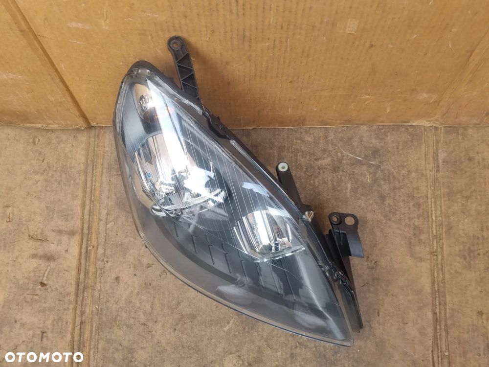 OPEL ZAFIRA B LAMPA PRAWY PRZÓD - 2