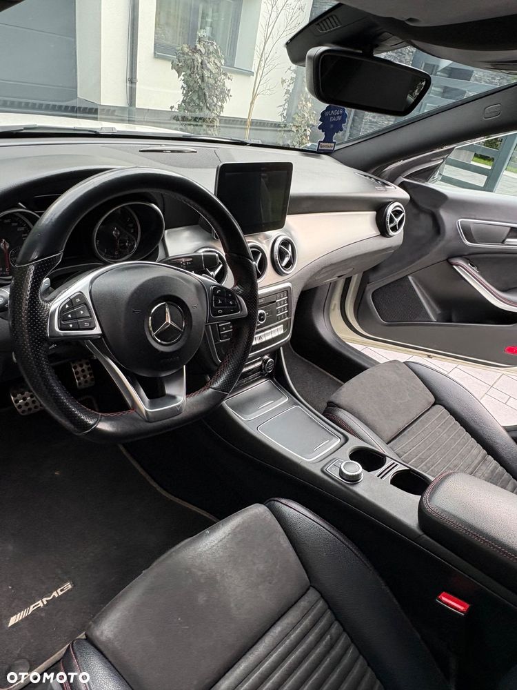 Mercedes-Benz CLA 220 4-Matic - 7