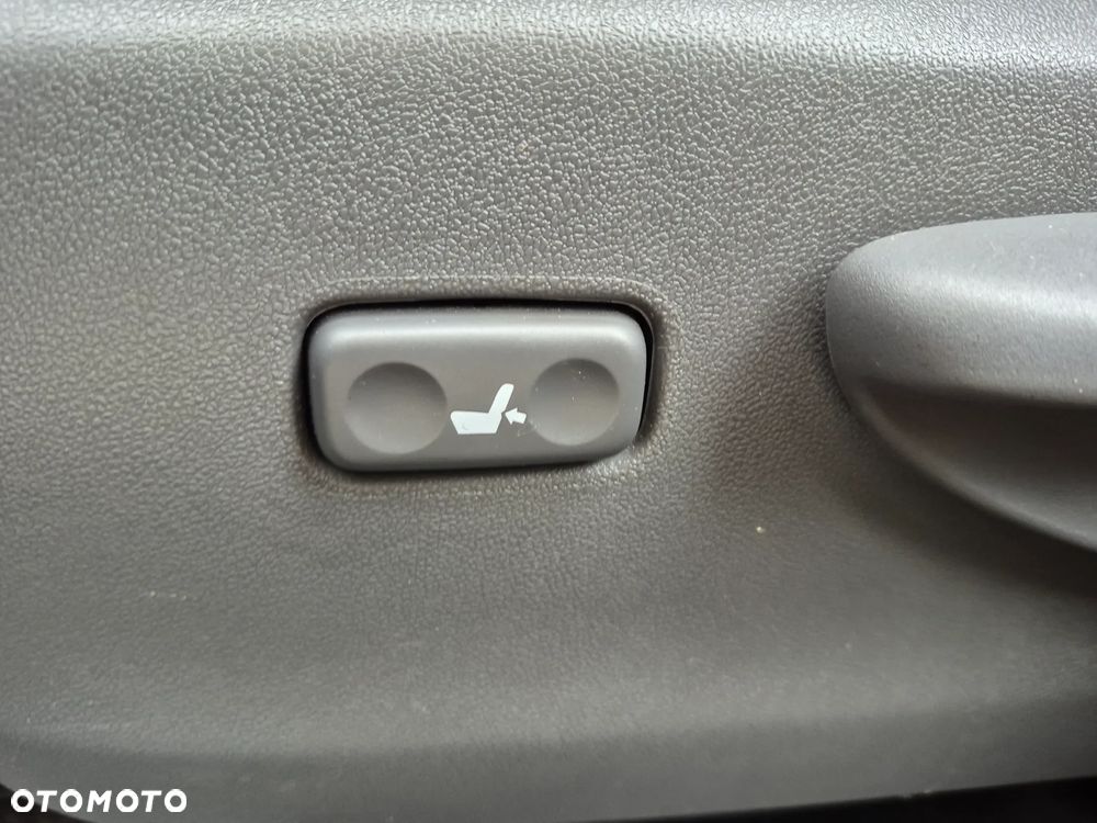 Toyota Prius (Hybrid) Executive - 24