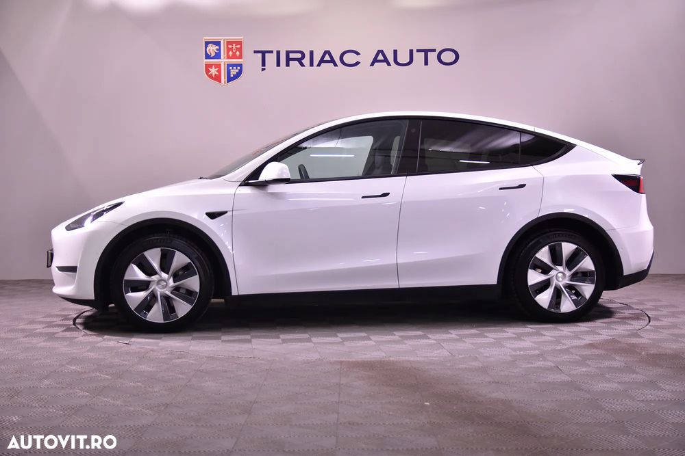 Tesla Model Y - 3