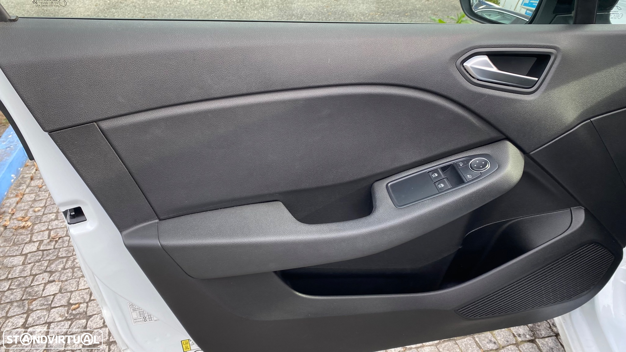 Renault Clio 1.0 TCe Limited Bi-Fuel - 16