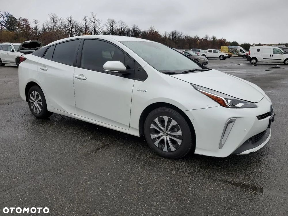 Toyota Prius (Hybrid) Comfort - 2