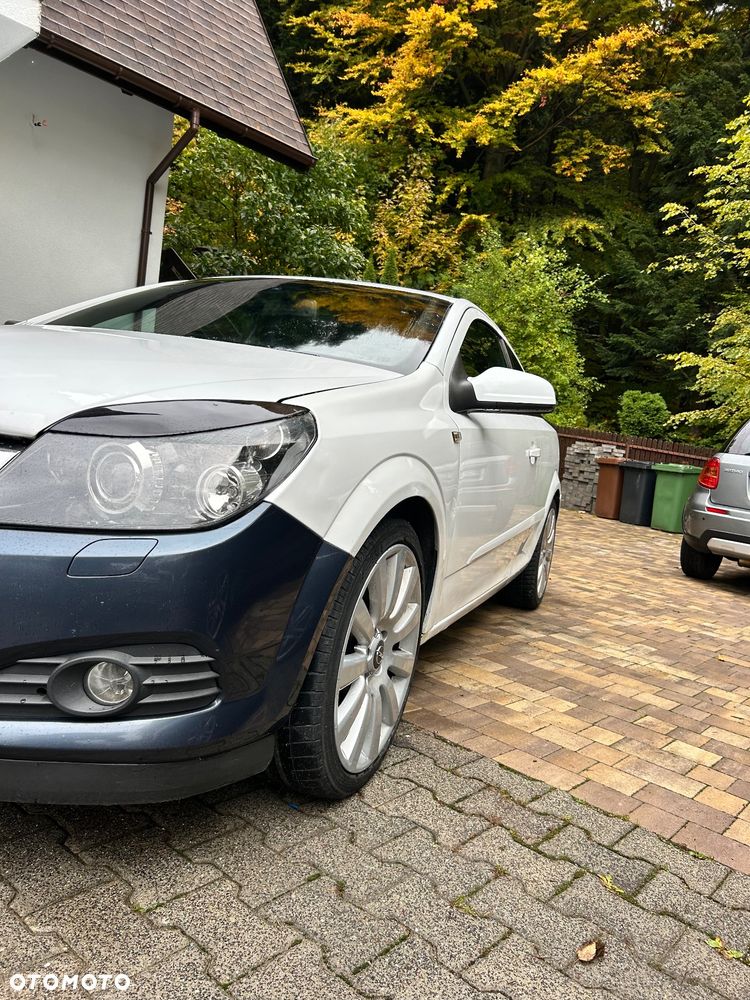 Opel Astra III GTC 1.8 Cosmo - 2