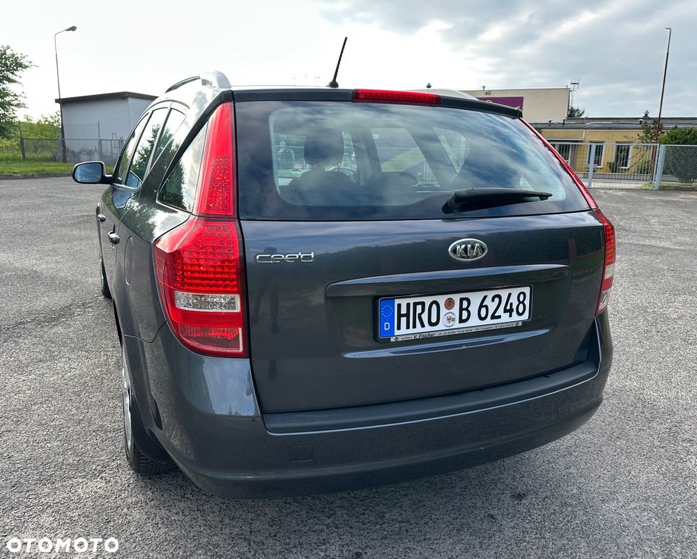 Kia Ceed - 12