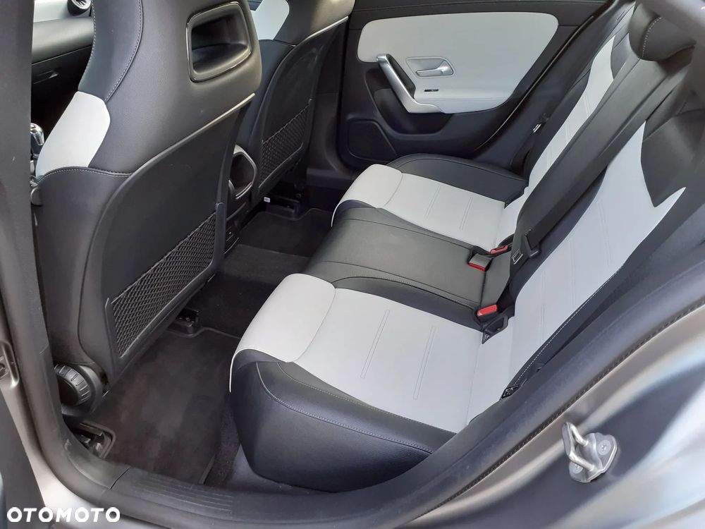 Mercedes-Benz CLA 180 AMG Line - 18