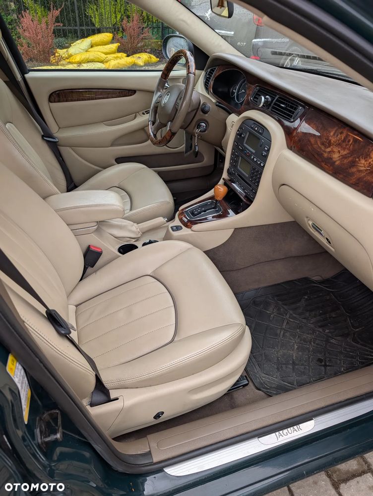 Jaguar X-Type ver-3-0-v6-4x4-executive - 7