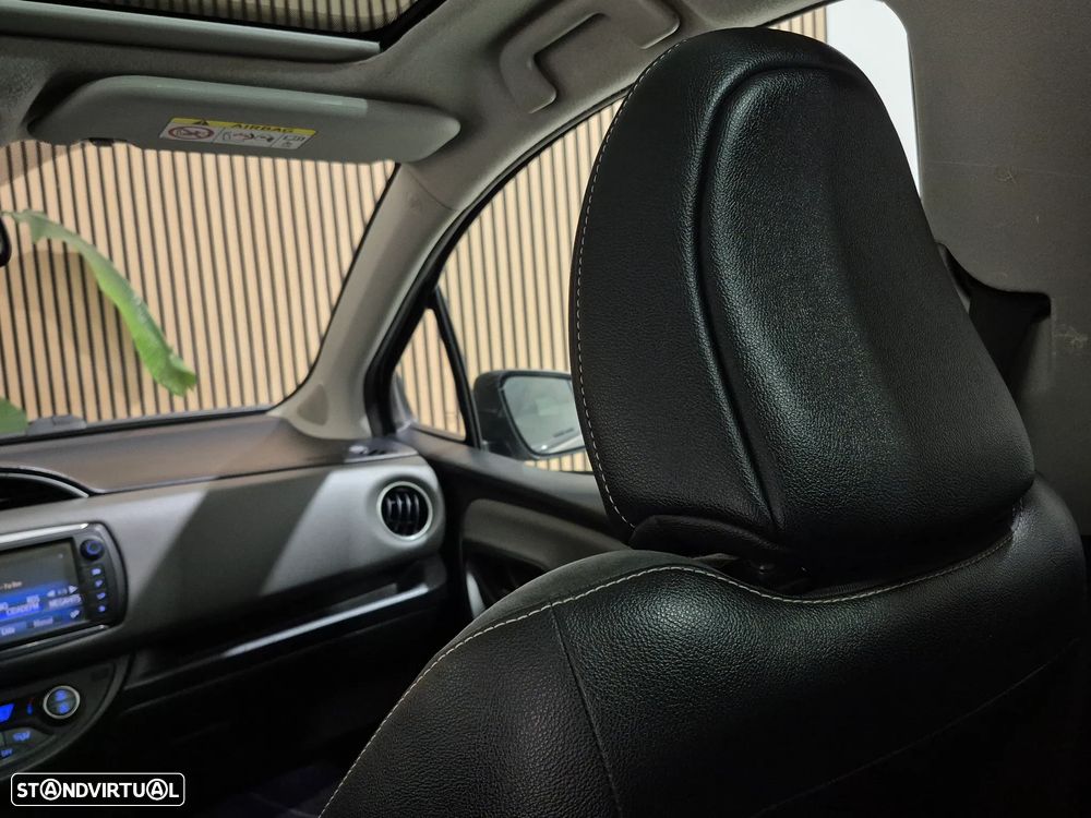 Toyota Yaris 1.5 HSD Comfort +P.Style+P.Techno - 14