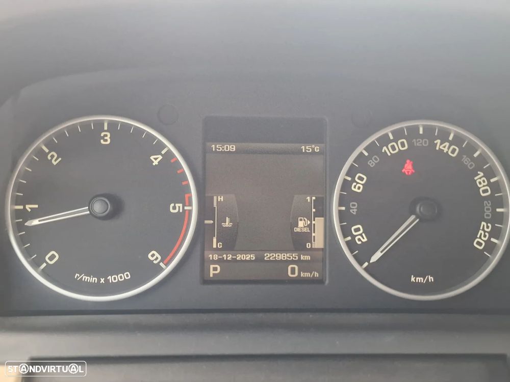 Land Rover Discovery 3.0 TD V6 Aut. HSE - 26