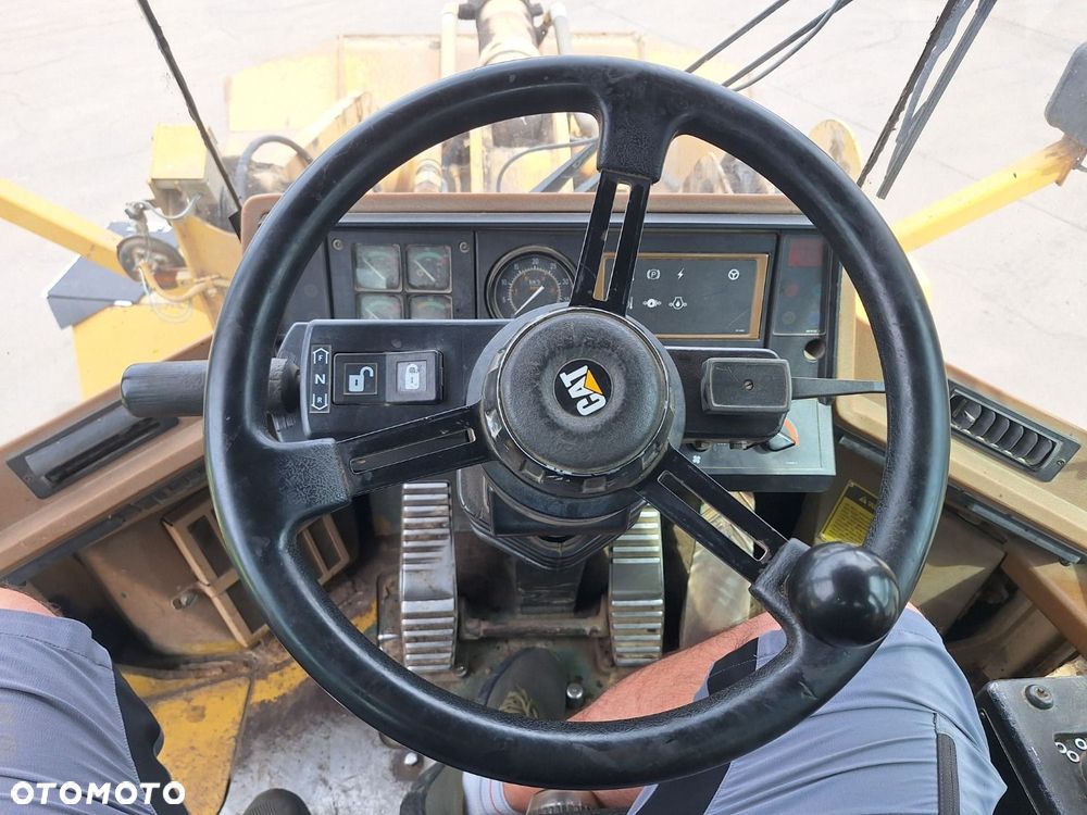 CAST 928 F 4X4 - 12