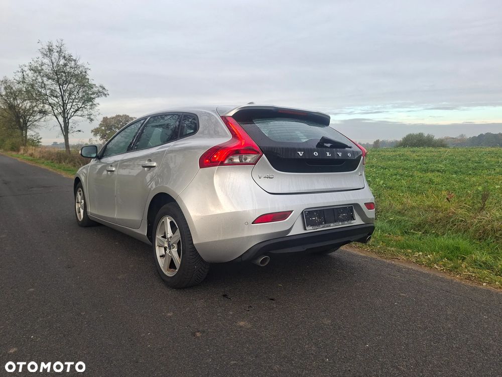 Volvo V40 2013 photo 2