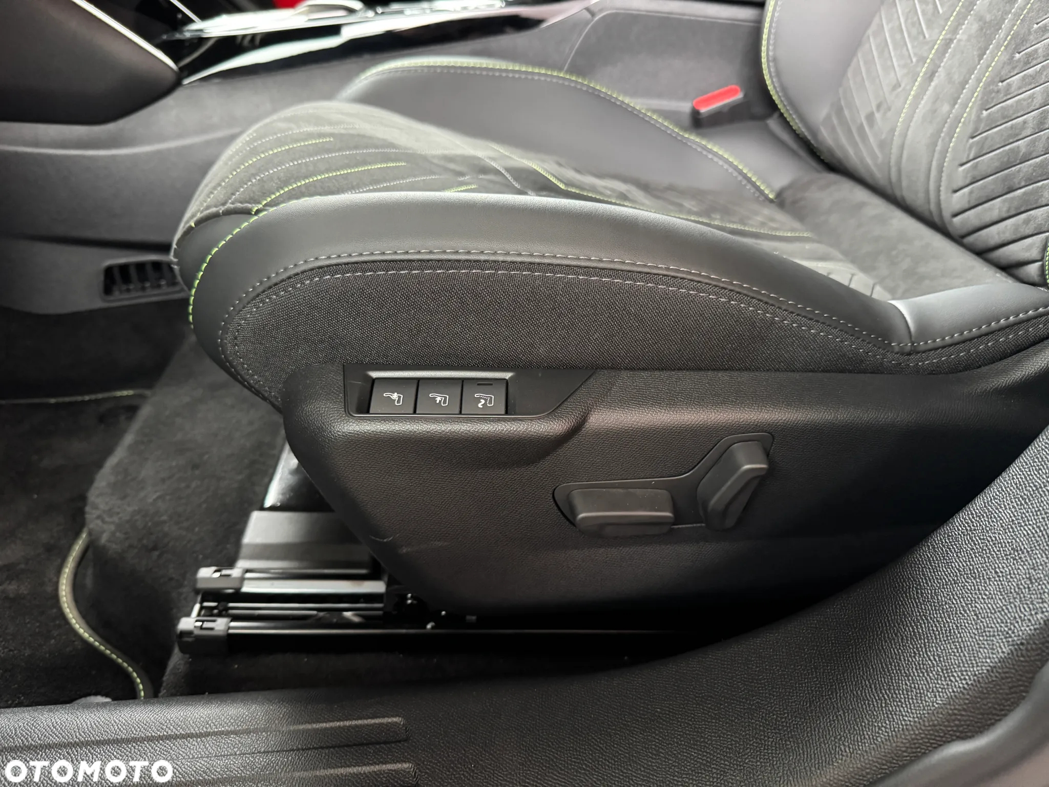 Peugeot 2008 PureTech mHEV GT e-DCS6 - 20