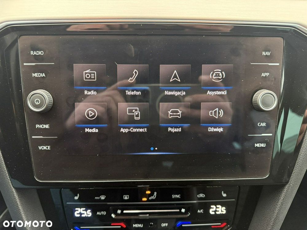 Volkswagen Passat - 28