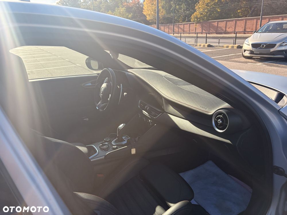 Alfa Romeo Giulia 2.0 Turbo Competizione Q4 - 10