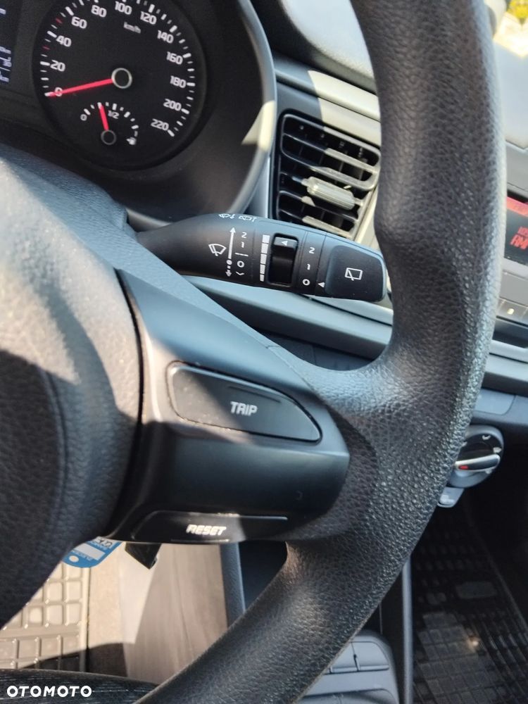 Kia Rio 1.2 M - 10