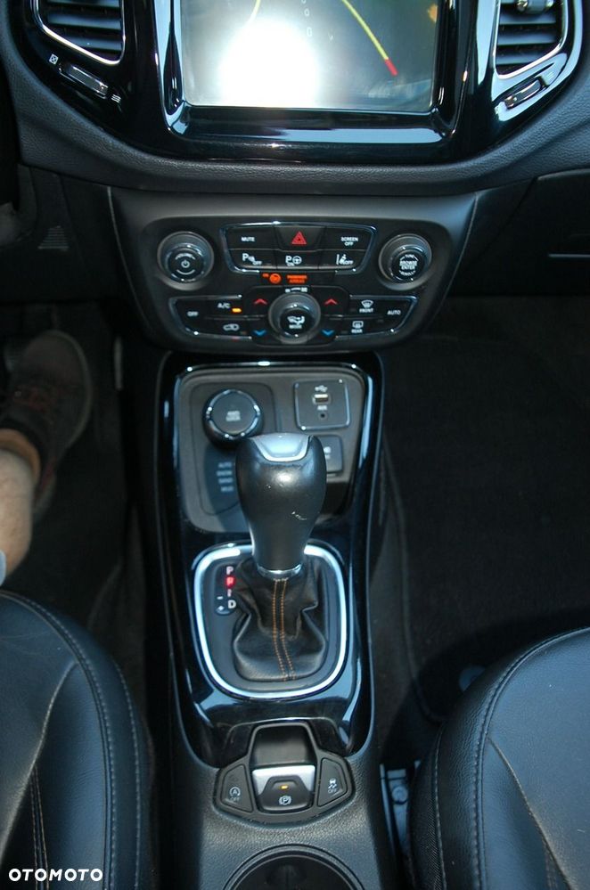 Jeep Compass - 23