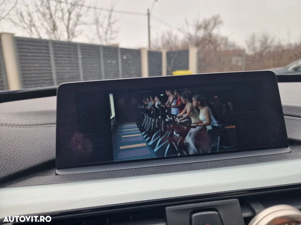 BMW Seria 3 320d xDrive AT - 16