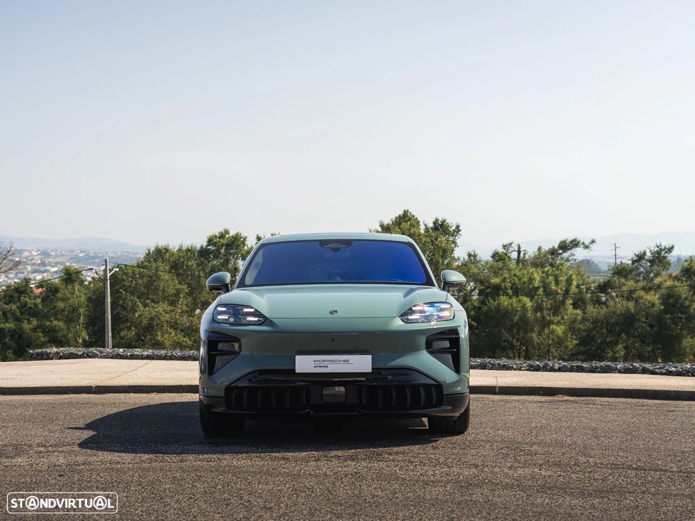 Porsche Cayenne Electric Turbo - 12