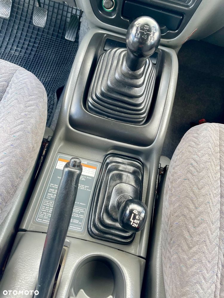 Suzuki Grand Vitara 2.0 Club - 32