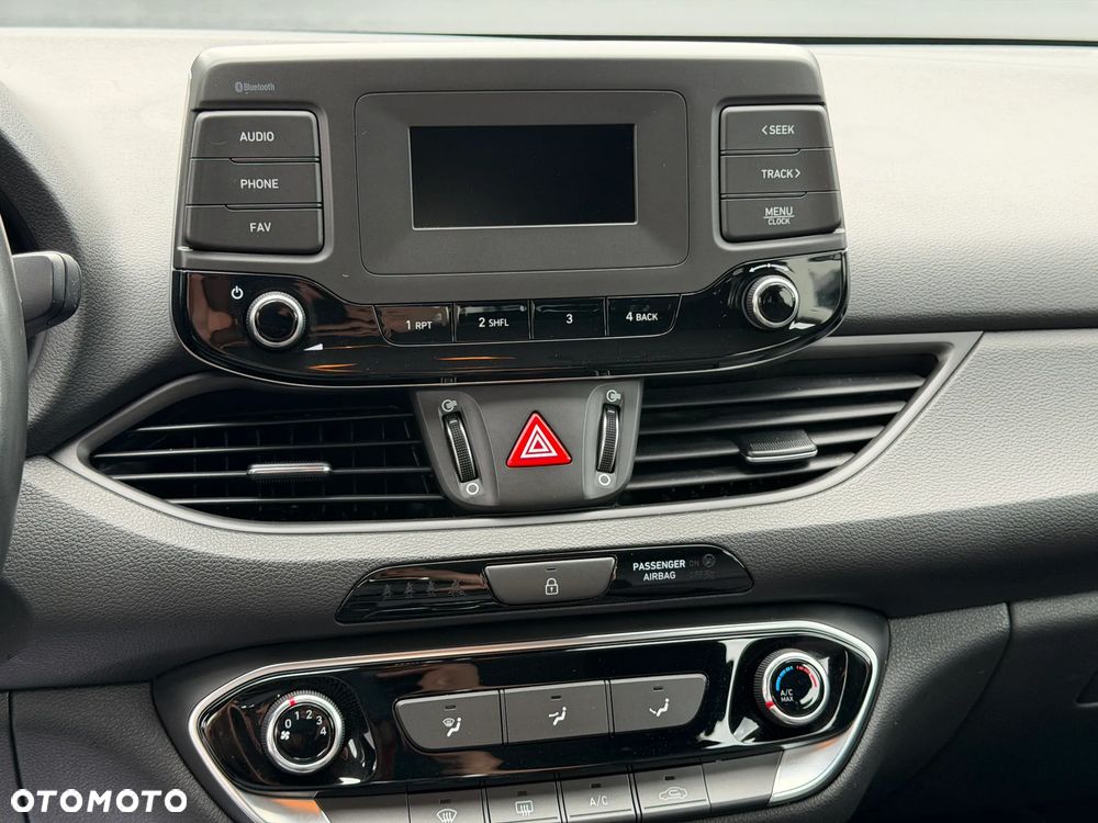 Hyundai i30 1.5 DPI Classic + - 19