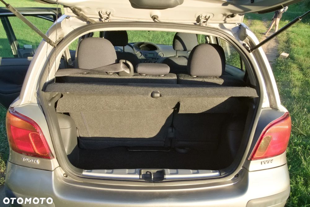 Toyota Yaris 1.0 Base - 11